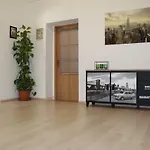 Apartment & Room\'S Anni
